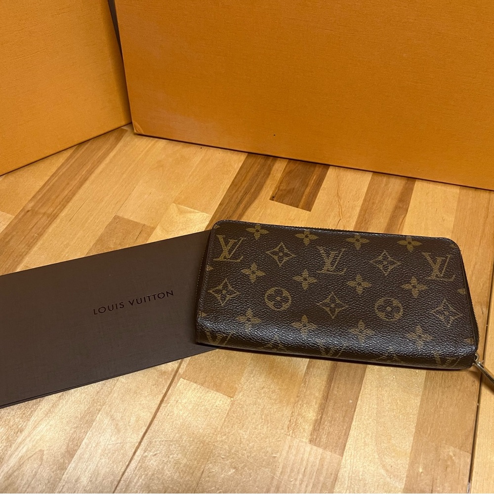 Louis Vuitton Monogram Zippy Wallet